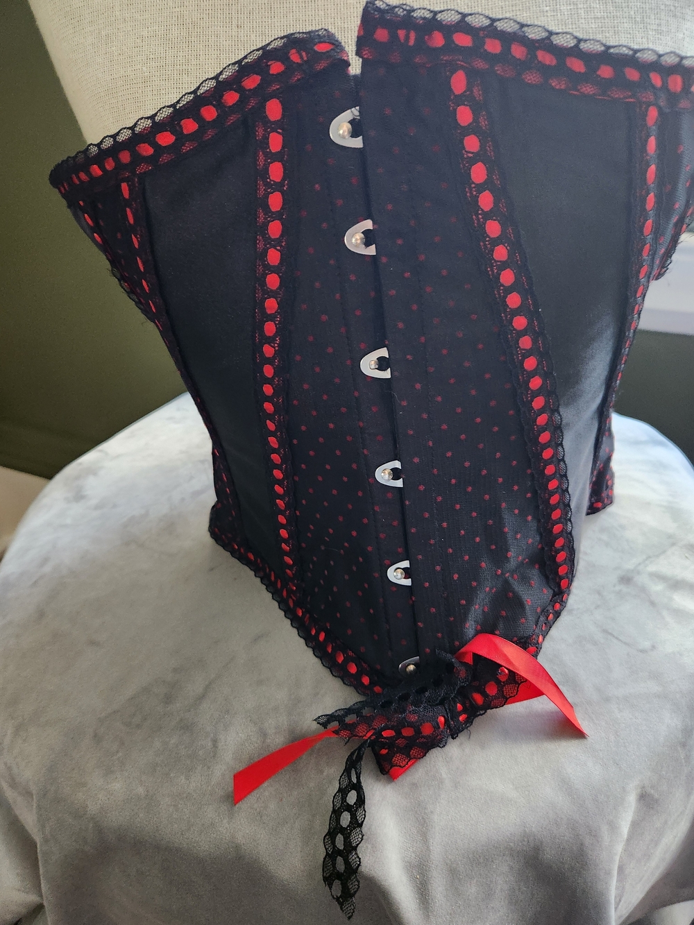 Unerbust Corset with pretty red polka dots and embellishment size XXL